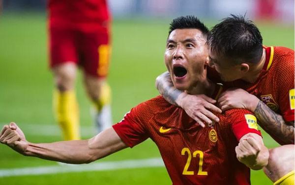 国足vs日本央视直播视频，一场注定要熬夜的球，咱们到底在看什么？